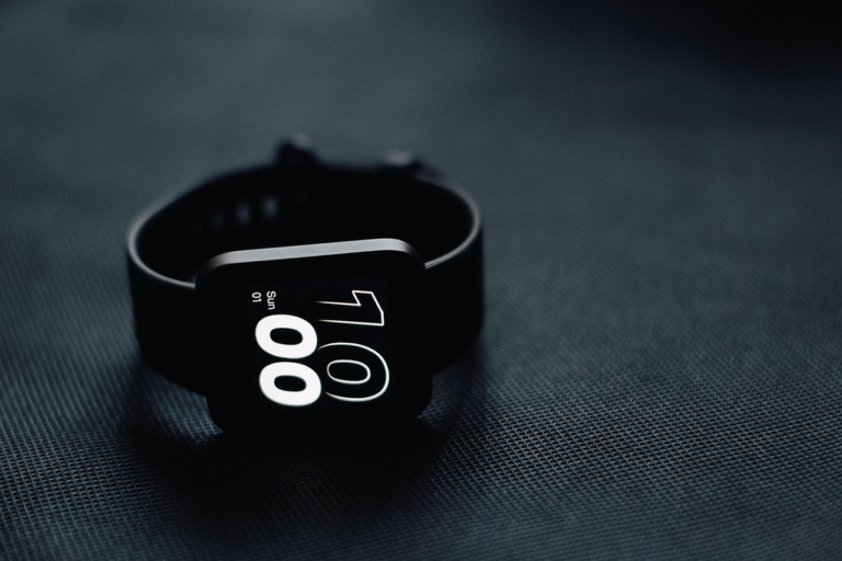 smartwatch, technology, watch, time, device, wireless, smart, digital, modern, mobile, gadget, electronic, wristwatch, wearable, touchscreen, wearable tech, sportswear, smartwatches, running gear, sports technology, object, modern technology, smart devices, sports gear, time management, smartwatch, smartwatch, smartwatch, smartwatch, smartwatch, technology